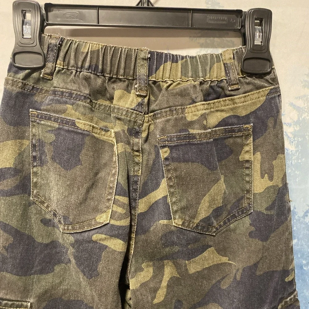 JEANS Youth Camouflage Cargo Pants - SZ 12-13Y